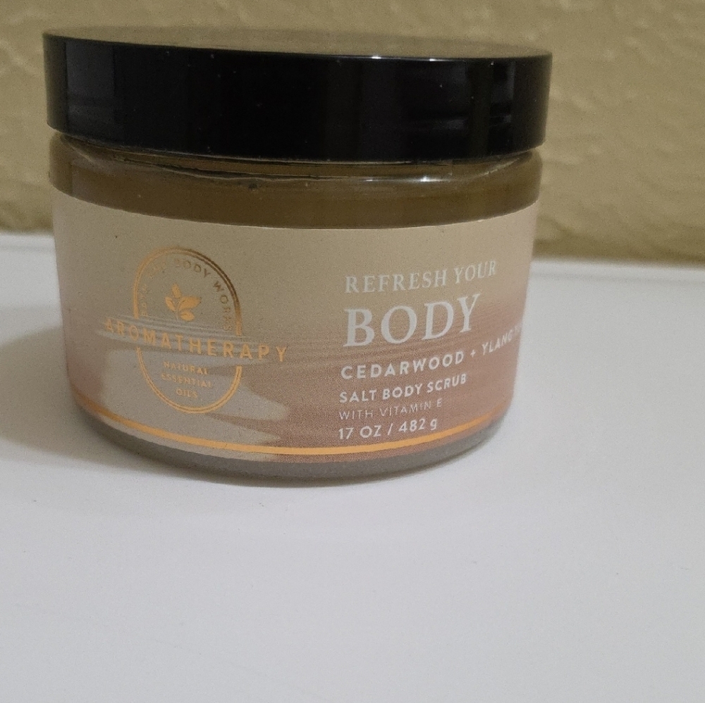 Bath & Body Works Aromatherapy Cedarwood + Ylang Ylang Salt Body Scrub